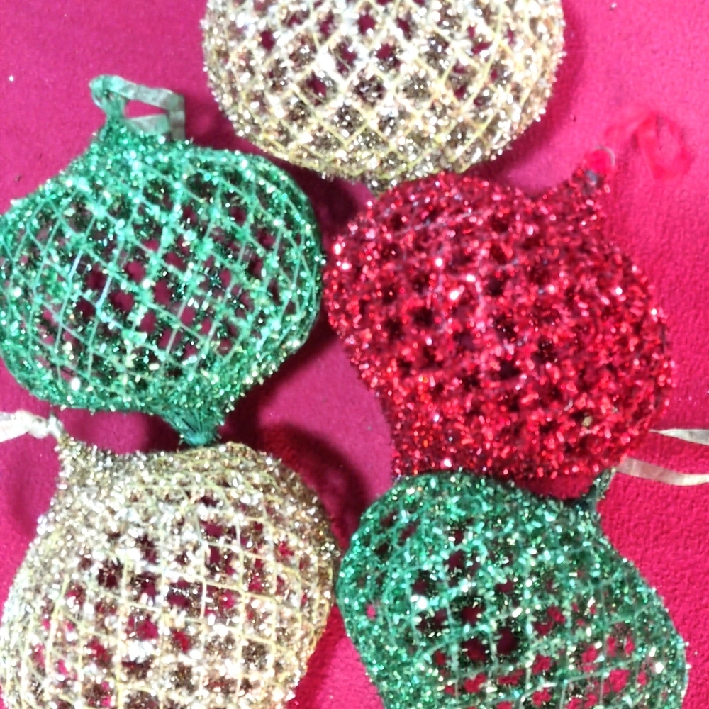 Tiered Tray Christmas ornaments